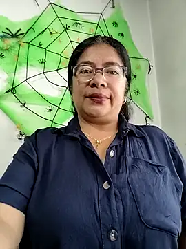   valentina18 online show from October 17, 2025, 1:13 pm