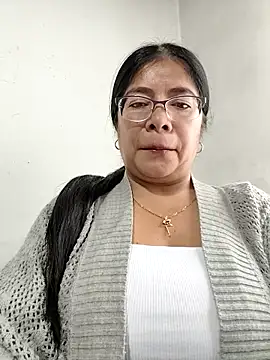   valentina18 online show from November 15, 2025, 1:15 pm