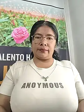   valentina18 online show from April 5, 2026, 1:51 pm