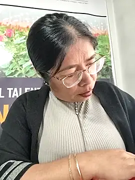   valentina18 online show from February 24, 2026, 1:01 pm