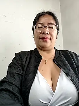   valentina18 online show from November 5, 2025, 1:03 pm