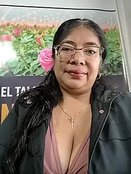   valentina18 online show from May 15, 2026, 12:47 pm