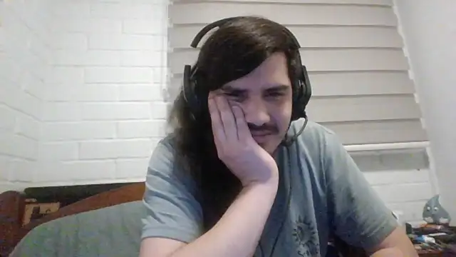 Snapshot of hung_weeb chatting on October 16, 2025, 3:59 am hung weeb online show from October 16, 2025, 3:59 am