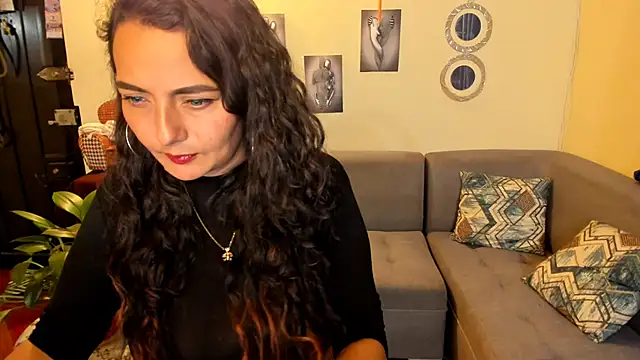 Snapshot of emma_luxy chatting on February 20, 2025, 2:07 am emma luxy online show from February 20, 2025, 2:07 am