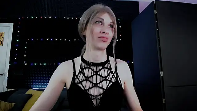 Snapshot of Hardy_Green chatting on December 18, 2025, 3:55 am Hardy Green online show from December 18, 2025, 3:55 am