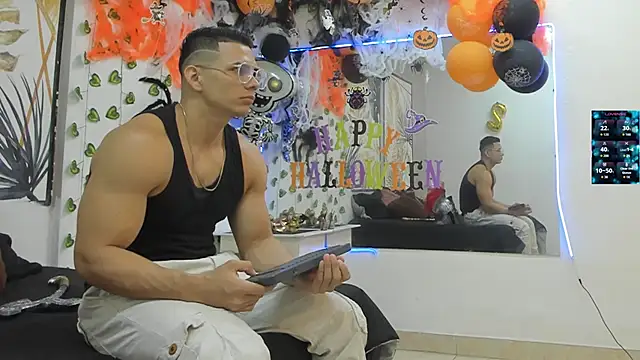 ChoreyTaiylor online show from October 31, 2025, 1:08 pm