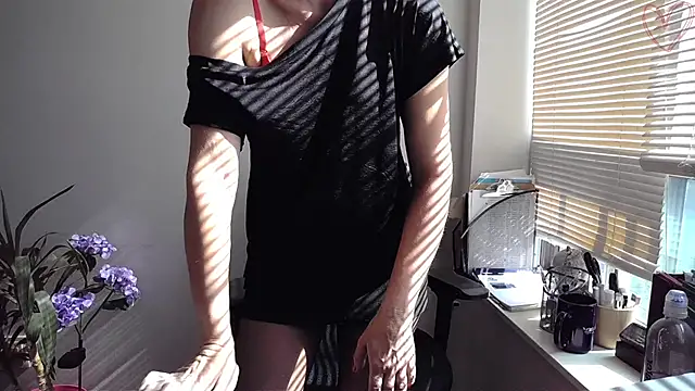 Snapshot of City_Kat chatting on September 10, 2025, 2:49 pm City Kat online show from September 10, 2025, 2:49 pm