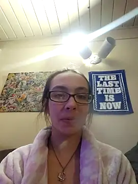 ashleybelle815 online show from November 12, 2025, 2:37 am