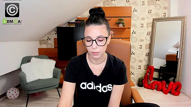 Snapshot of EmillyTaylor chatting on March 22, 2025, 4:56 am EmillyTaylor online show from March 22, 2025, 4:56 am