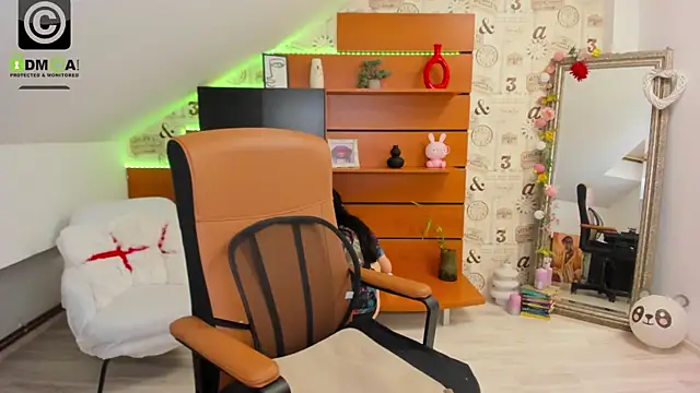 Snapshot of EmillyTaylor chatting on January 13, 2026, 4:49 am EmillyTaylor online show from January 13, 2026, 4:49 am