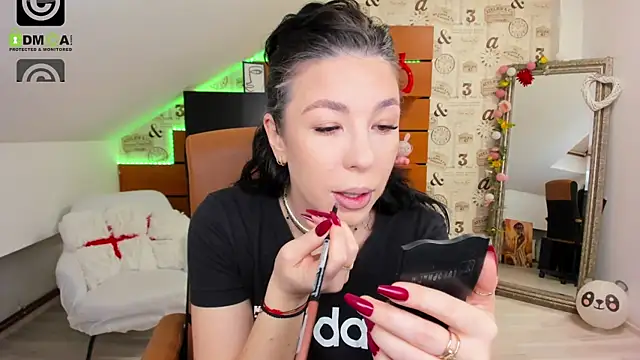 Snapshot of EmillyTaylor chatting on December 18, 2025, 4:50 am EmillyTaylor online show from December 18, 2025, 4:50 am