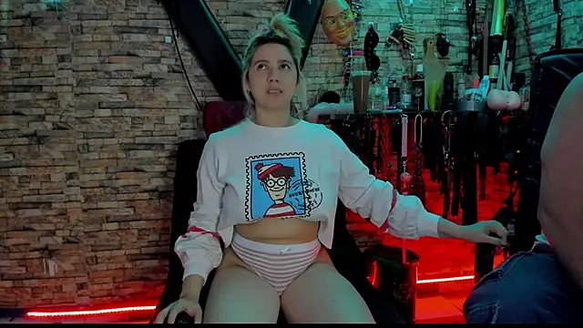 Snapshot of Liltildeman_moon chatting on November 25, 2025, 4:13 am Liltildeman moon online show from November 25, 2025, 4:13 am