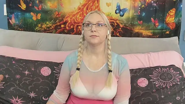 SaraBearXo online show from September 21, 2025, 1:38 pm