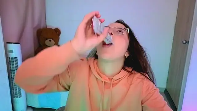  alicia z online show from April 7, 2026, 6:10 pm