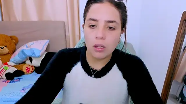 Snapshot of _alicia_z chatting on February 8, 2026, 4:21 am alicia z online show from February 8, 2026, 4:21 am