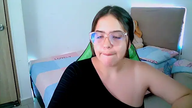 Snapshot of _alicia_z chatting on February 15, 2025, 8:45 pm alicia z online show from February 15, 2025, 8:45 pm