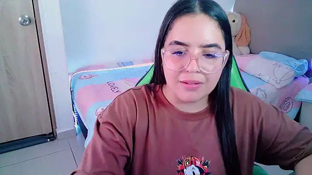 Snapshot of _alicia_z chatting on February 5, 2025, 12:20 am alicia z online show from February 5, 2025, 12:20 am