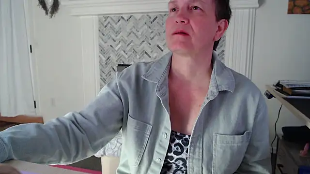 Snapshot of AuroraWillows chatting on February 20, 2026, 4:42 am AuroraWillows online show from February 20, 2026, 4:42 am