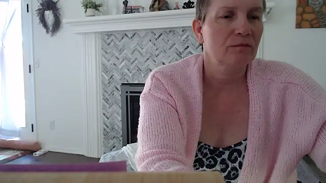 Snapshot of AuroraWillows chatting on February 20, 2026, 6:32 pm AuroraWillows online show from February 20, 2026, 6:32 pm