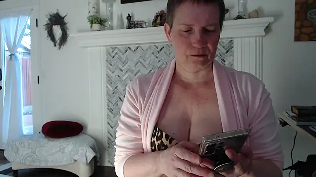 Snapshot of AuroraWillows chatting on February 26, 2026, 1:11 pm AuroraWillows online show from February 26, 2026, 1:11 pm