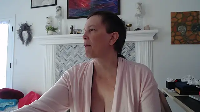 AuroraWillows online show from April 8, 2026, 2:29 pm