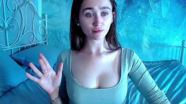 millllina online show from October 31, 2025, 1:19 pm