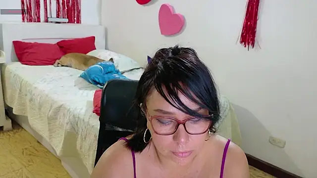 Snapshot of hottplay chatting on February 17, 2026, 4:04 pm hottplay online show from February 17, 2026, 4:04 pm