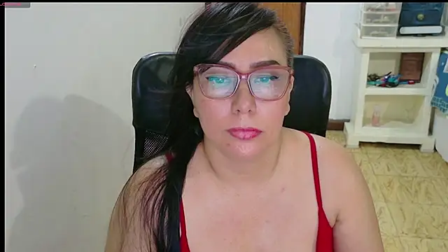 hottplay online show from November 2, 2025, 3:39 pm