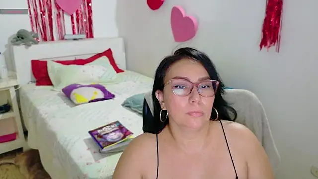 Snapshot of hottplay chatting on February 23, 2026, 5:24 pm hottplay online show from February 23, 2026, 5:24 pm