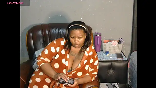 Snapshot of caramelbooty69 chatting on November 11, 2025, 6:36 pm caramelbooty69 online show from November 11, 2025, 6:36 pm
