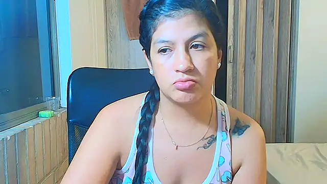 sara2520 online show from February 19, 2026, 4:31 am