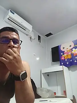 Snapshot of El-reyleon chatting on May 28, 2026, 1:02 am El-reyleon online show from May 28, 2026, 1:02 am