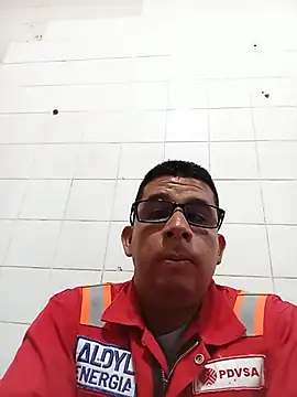 Snapshot of El-reyleon chatting on May 29, 2026, 3:23 am El-reyleon online show from May 29, 2026, 3:23 am