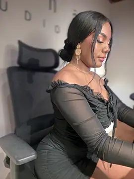 Snapshot of Sara_Boom chatting on November 26, 2025, 2:11 am Sara Boom online show from November 26, 2025, 2:11 am