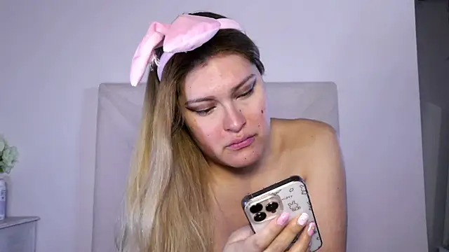 Snapshot of Angelas_dream chatting on November 18, 2025, 7:06 pm Angelas dream online show from November 18, 2025, 7:06 pm