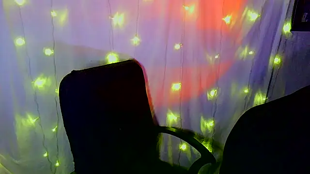 Snapshot of Victoria_Marks chatting on November 18, 2025, 11:37 pm Victoria Marks online show from November 18, 2025, 11:37 pm