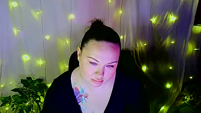 Snapshot of Victoria_Marks chatting on December 2, 2025, 6:15 am Victoria Marks online show from December 2, 2025, 6:15 am