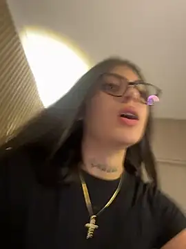 Snapshot of Sarasanders_4 chatting on November 9, 2025, 2:15 am Sarasanders 4 online show from November 9, 2025, 2:15 am