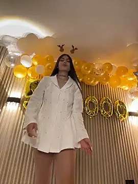 Sarasanders 4 online show from December 20, 2025, 6:05 am