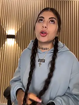 Snapshot of Sarasanders_4 chatting on December 3, 2025, 5:08 am Sarasanders 4 online show from December 3, 2025, 5:08 am