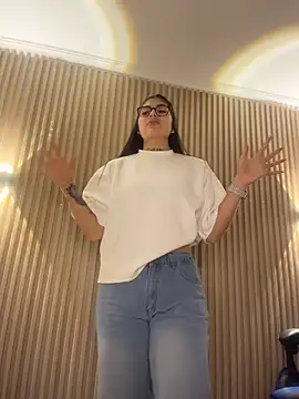 Sarasanders 4 online show from February 23, 2026, 4:47 am