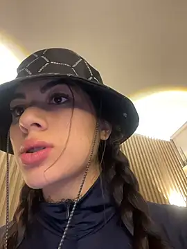 Snapshot of Sarasanders_4 chatting on October 28, 2025, 4:13 am Sarasanders 4 online show from October 28, 2025, 4:13 am