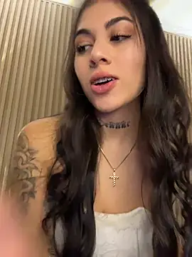 Snapshot of Sarasanders_4 chatting on November 30, 2025, 2:45 am Sarasanders 4 online show from November 30, 2025, 2:45 am