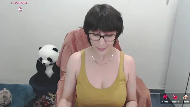 Snapshot of Ammillia chatting on December 2, 2024, 4:05 am Ammillia online show from December 2, 2024, 4:05 am