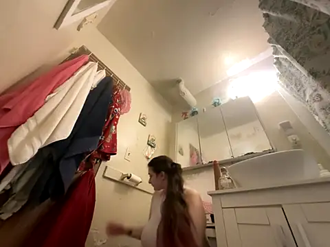 Snowbunnycake 131 online show from September 13, 2025, 6:57 am