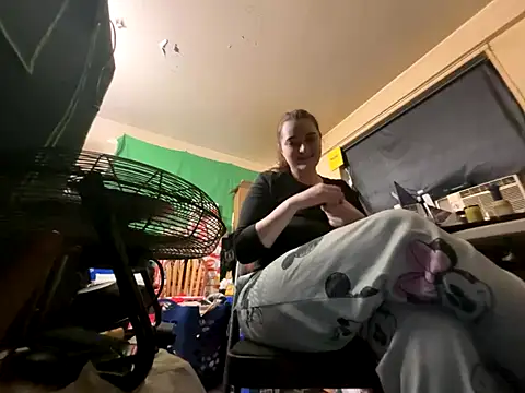 Snowbunnycake 131 online show from December 15, 2025, 2:17 am