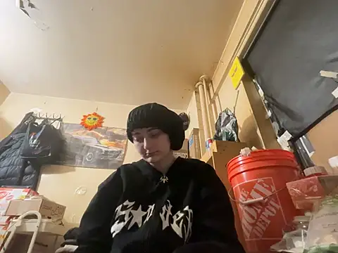 Snapshot of Snowbunnycake_131 chatting on April 26, 2026, 4:32 am Snowbunnycake 131 online show from April 26, 2026, 4:32 am