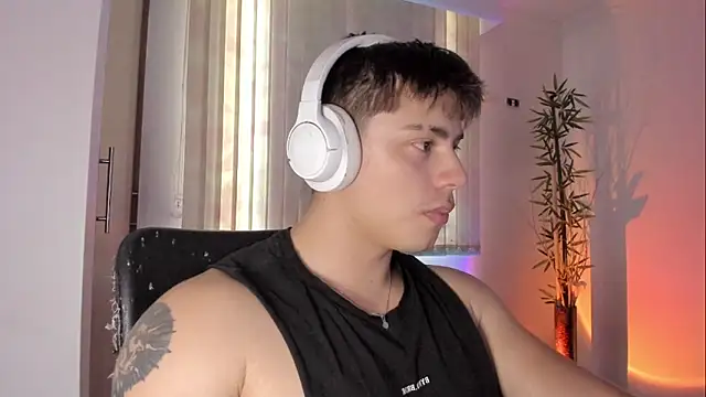 Snapshot of Giordano_Russo chatting on June 5, 2026, 8:14 pm Giordano Russo online show from June 5, 2026, 8:14 pm