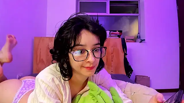 Snapshot of _Lunnaa_ chatting on January 1, 2025, 3:02 am Lunnaa online show from January 1, 2025, 3:02 am