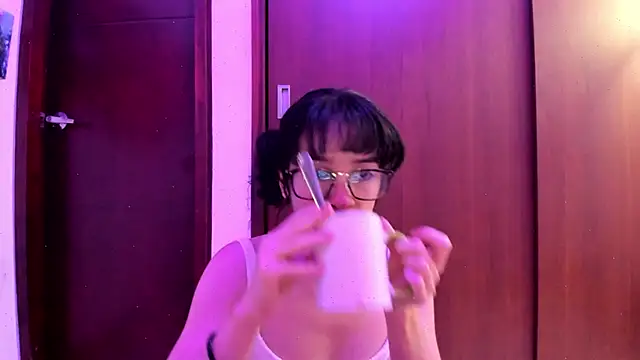 Snapshot of _Lunnaa_ chatting on March 1, 2025, 1:53 am Lunnaa online show from March 1, 2025, 1:53 am